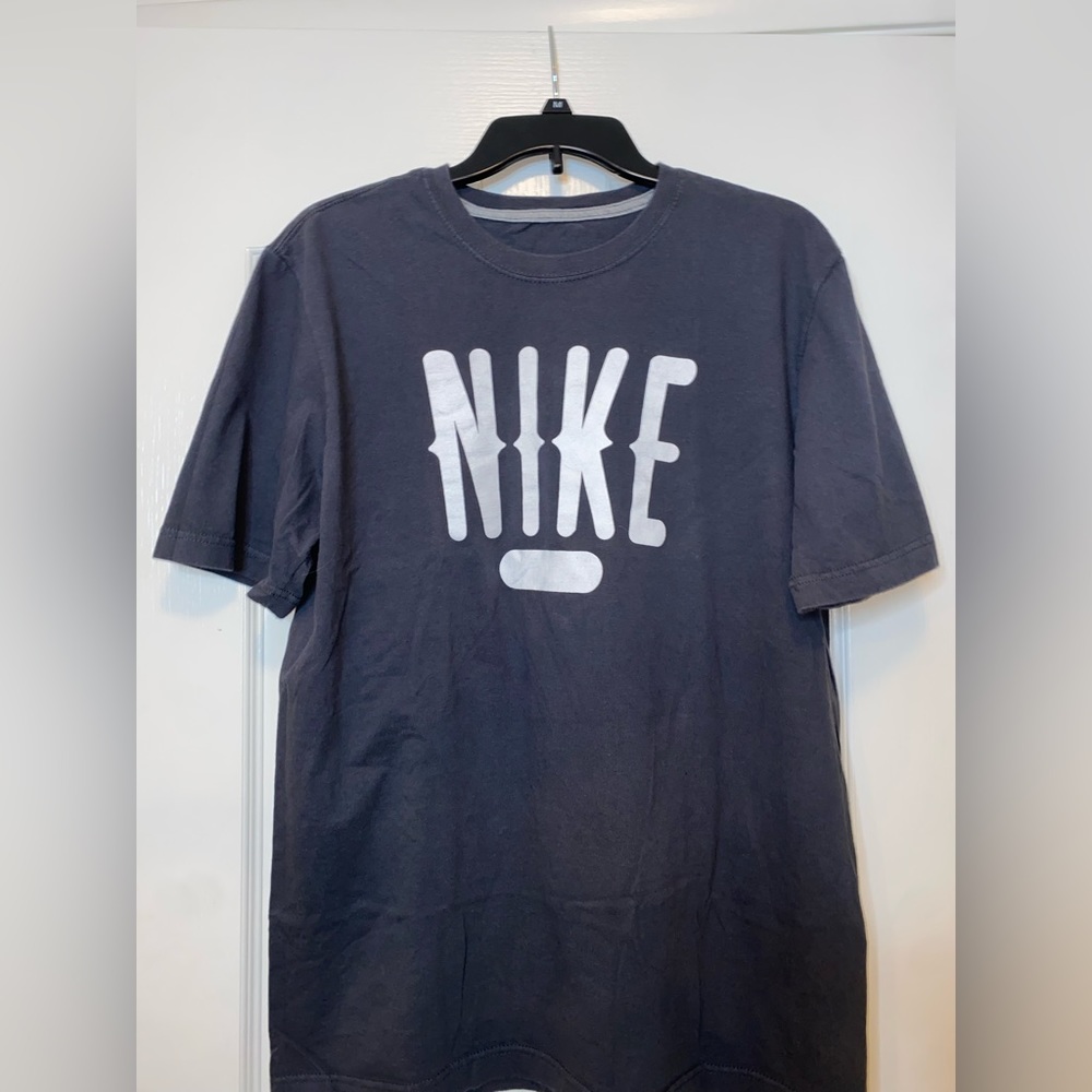 Dark Gray, Large, Nike short sleeve shirt.
